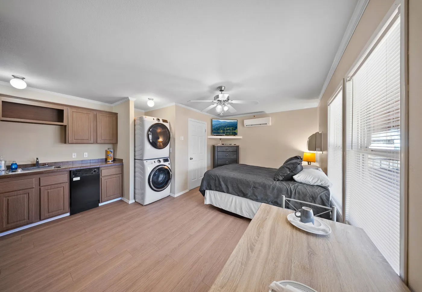 Cypress studio suite with queen bed, kitchenette and stacked laundry